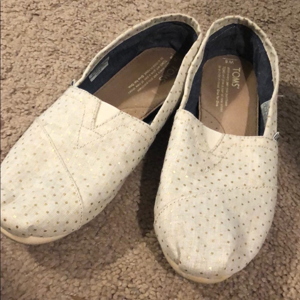 Gold polka dot toms